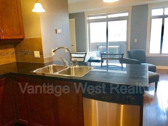 Photo du bâtiment - 3545-3545 Carrington Rd