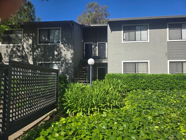 Foto del edificio - 900 Cambridge Dr