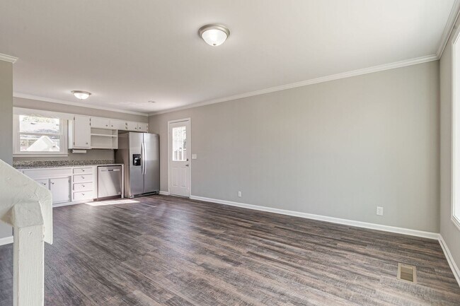 Foto del edificio - For Lease - 4 Bed, 1.5 Bath, 1584sqft Single Family Home, Lebanon