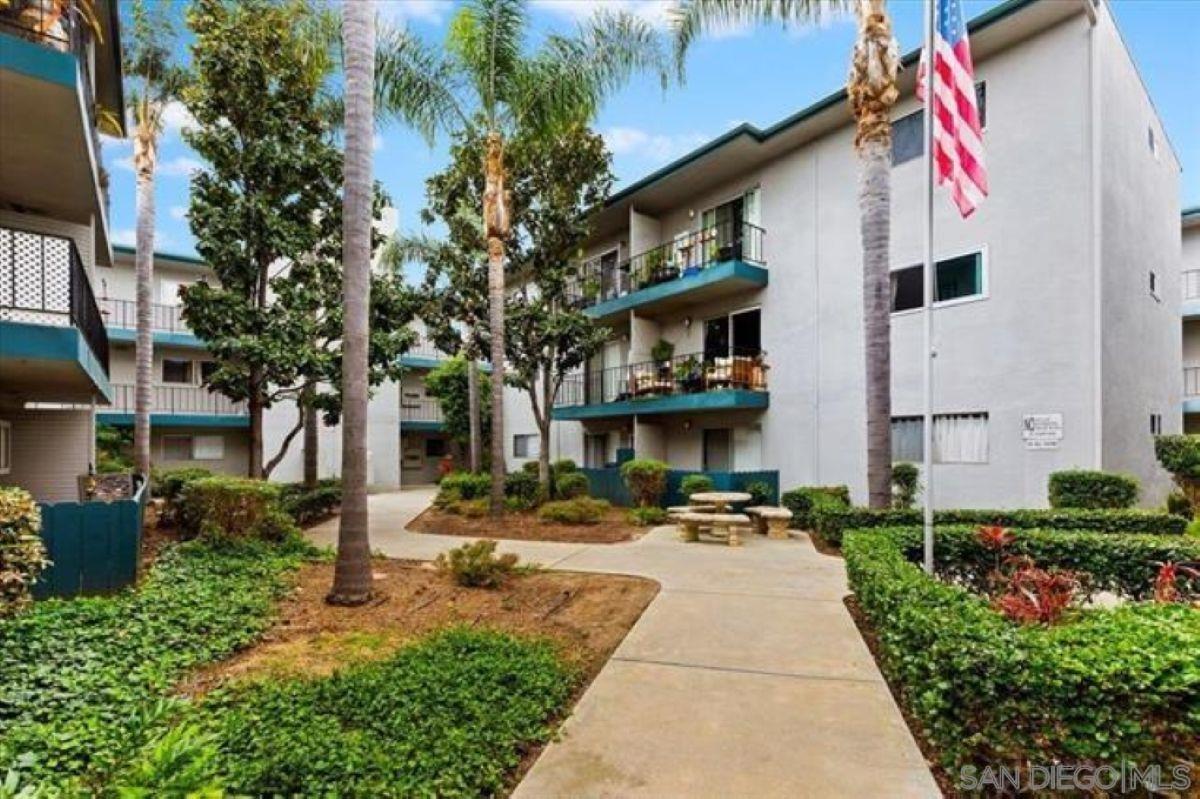 Foto principal - 4885 Cole St