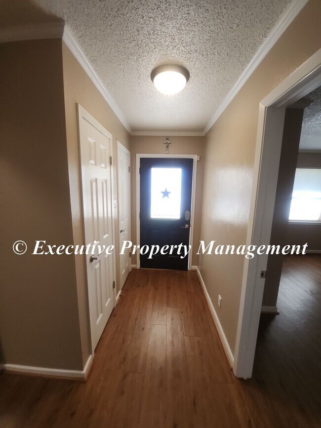 Foto del edificio - 1009 Robertson Ave