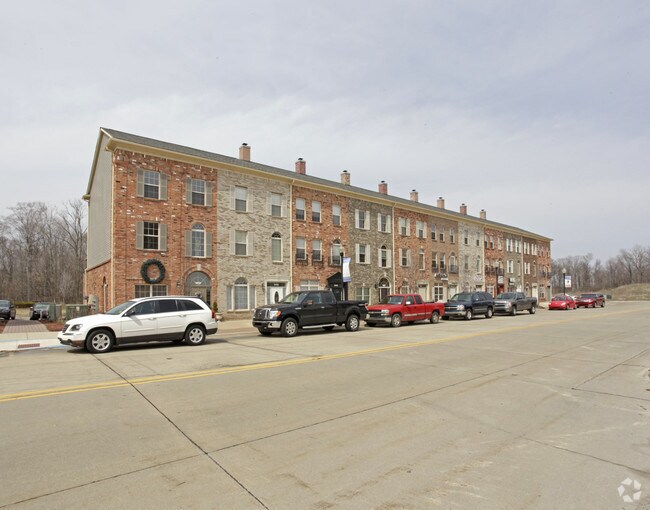 Foto principal - 14064-14110 N Lakeside Blvd N