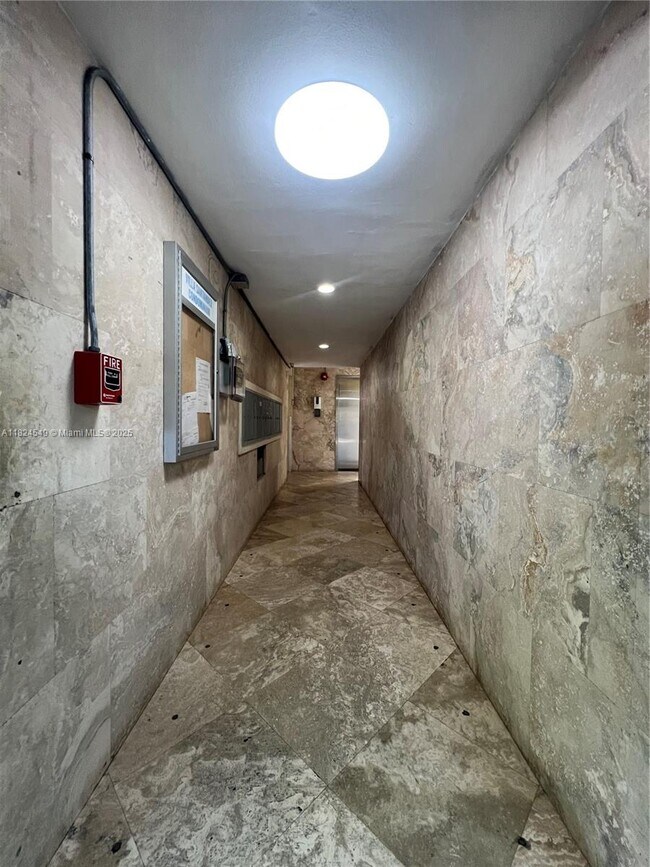 Foto del edificio - 427 Santander Ave