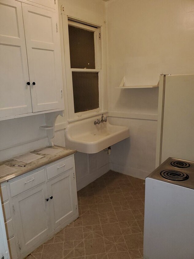 Kitchen - 11 N Van Buren Ave