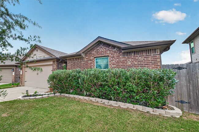 Foto del edificio - 811 Petunia Falls Ln