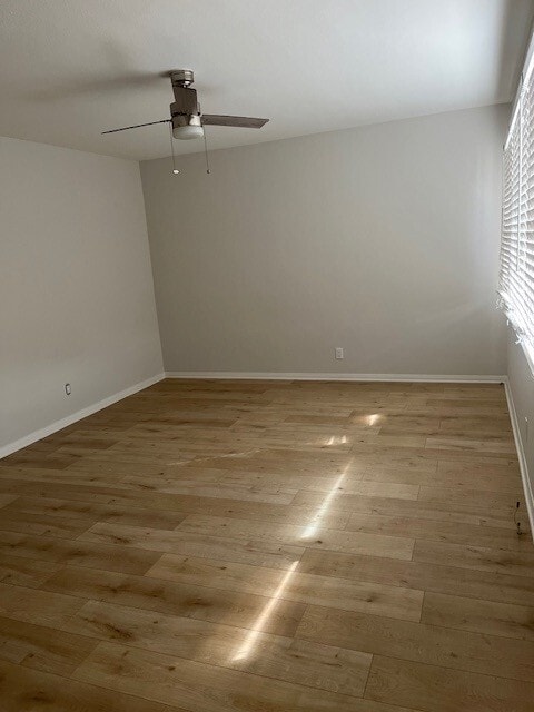 Large Living Room - 14320 Condon Ave