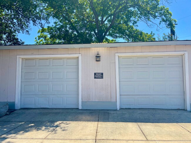 Building Photo - Charming 3 Bedroom Home with Detached Garage in South San Antonio