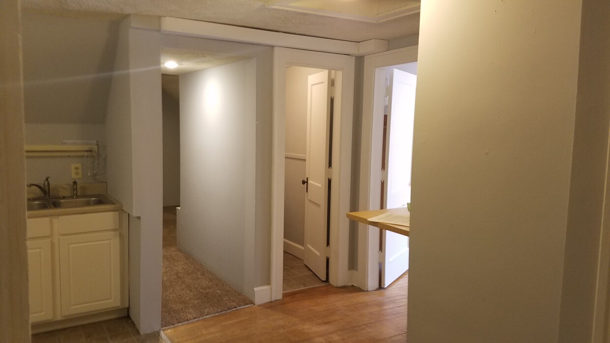 Primary Photo - 2 E Madison St