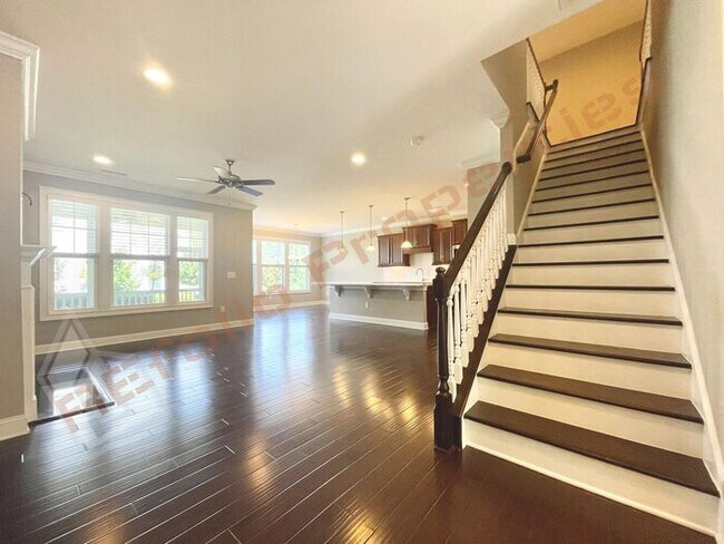 Foto del edificio - Beautiful 3 Bedroom Townhome with 3rd Floo...