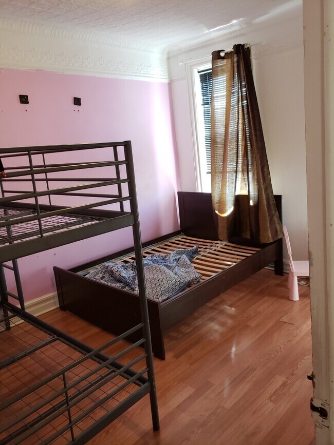 Foto del edificio - 1748 63rd St