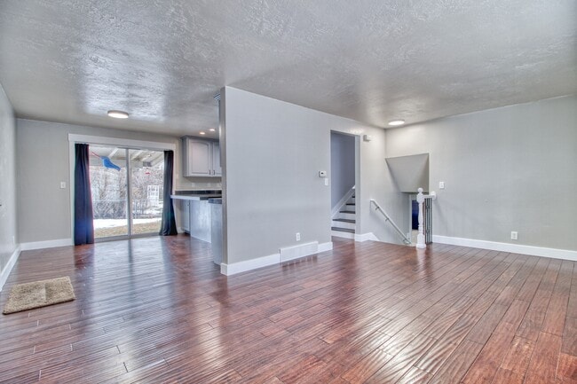 Building Photo - 492 N 1120 E