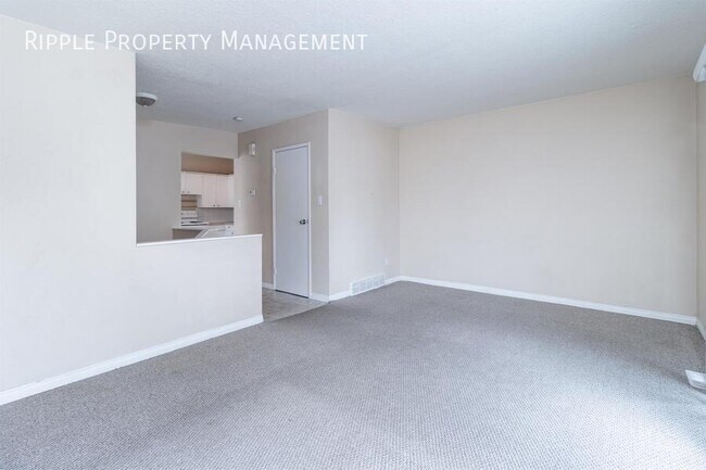 Photo du bâtiment - Modern 2 Beds, 1 Baths Duplex | No Pets Al...