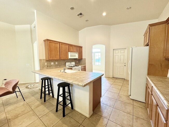 Building Photo - AVAILABLE NOW!!! 3 Bed/2 Bath Home in Dese...