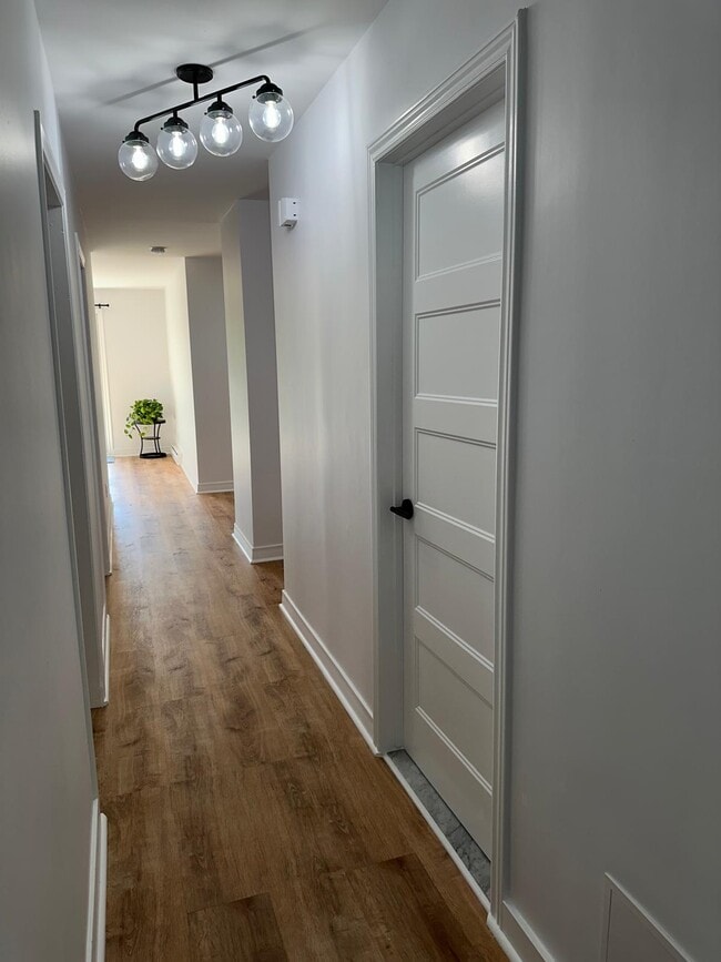 Hallway - 9357 Rue Basile-Routhier