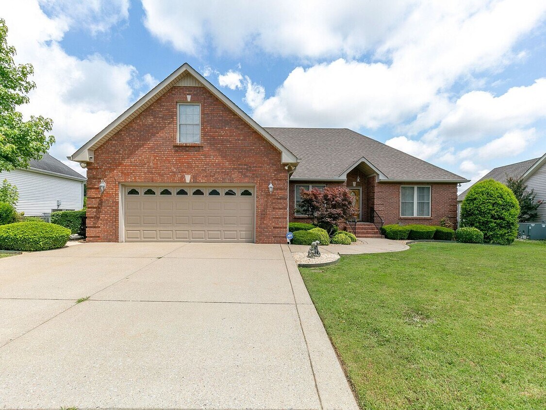 121 Foxrun, Springfield, TN 37172 House Rental in Springfield, TN