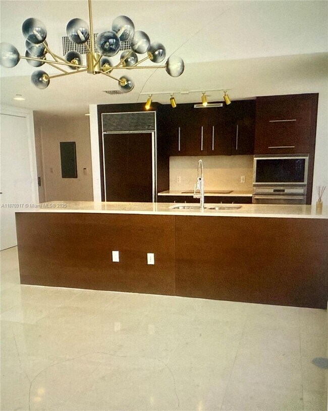 Building Photo - 475 Brickell Ave