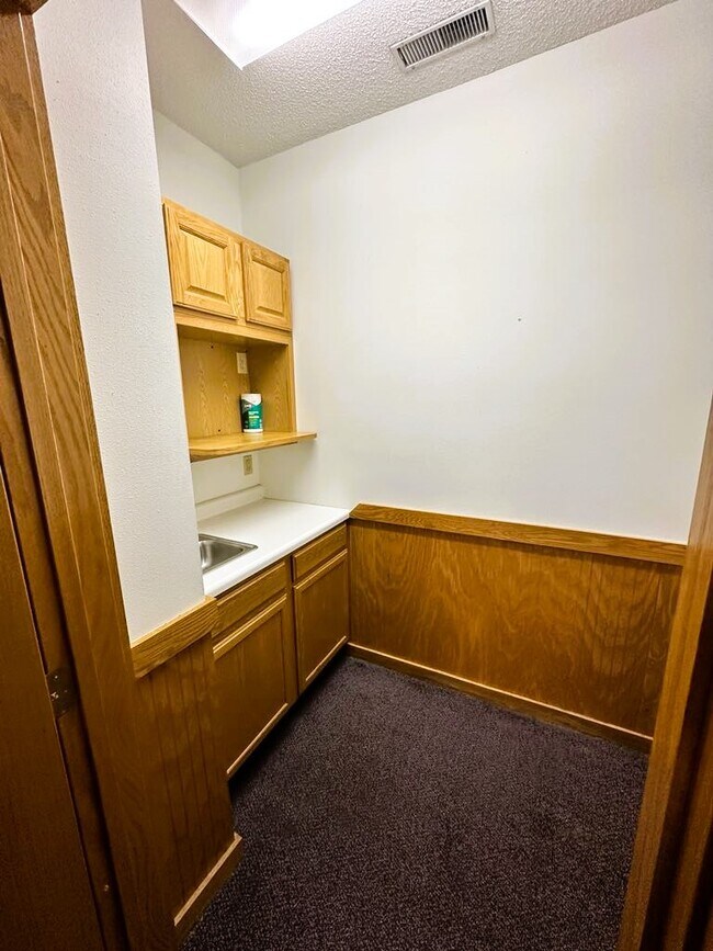 Foto del edificio - 332 E Ridgeway Ave