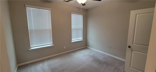 Foto del edificio - 2590 Morehead St