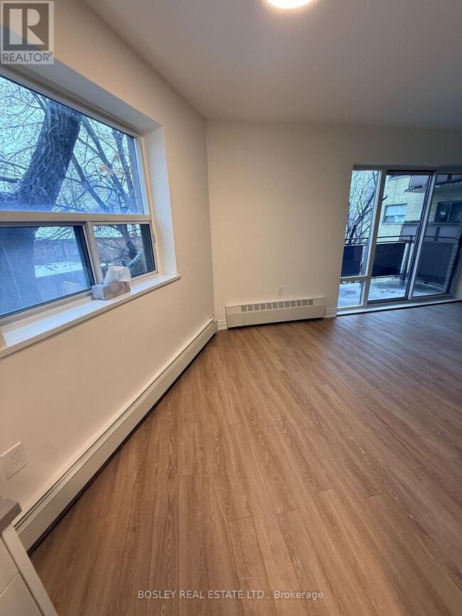 Building Photo - 972 Eglinton Ave E