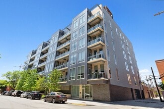 Building Photo - 122 S Aberdeen St
