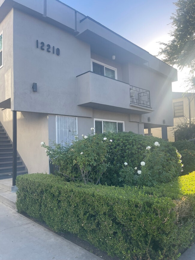 Building Photo - 12210 Magnolia Blvd