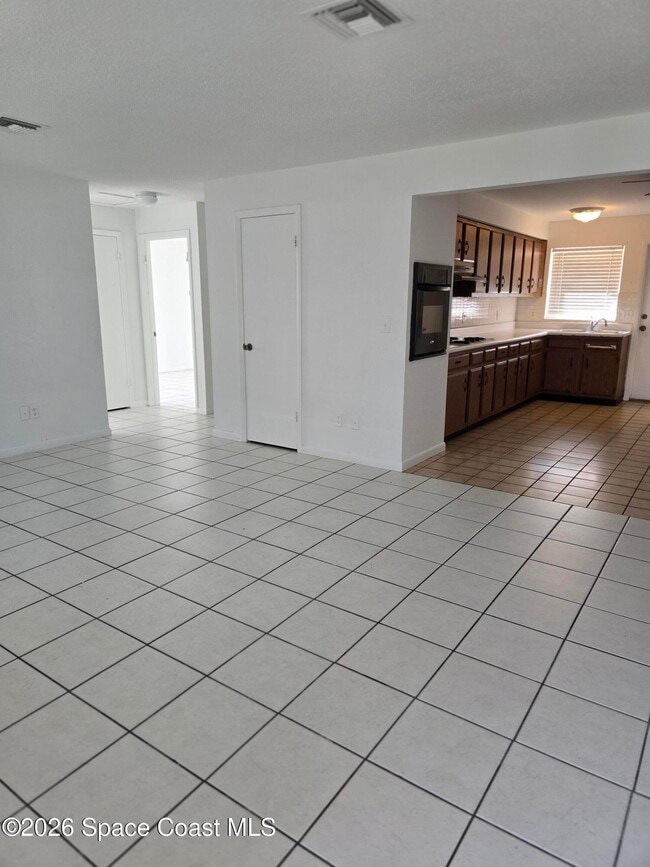 Foto del edificio - 95 Lucas Rd