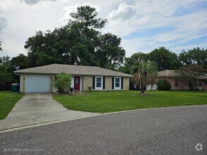 Building Photo - 930 Cedar Cir
