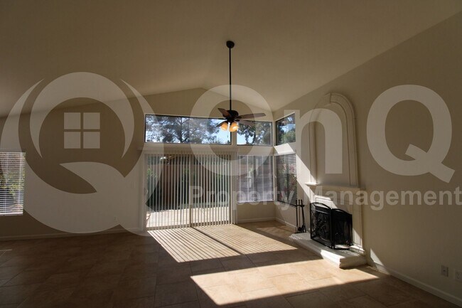 Building Photo - 55 E La Vieve Ln