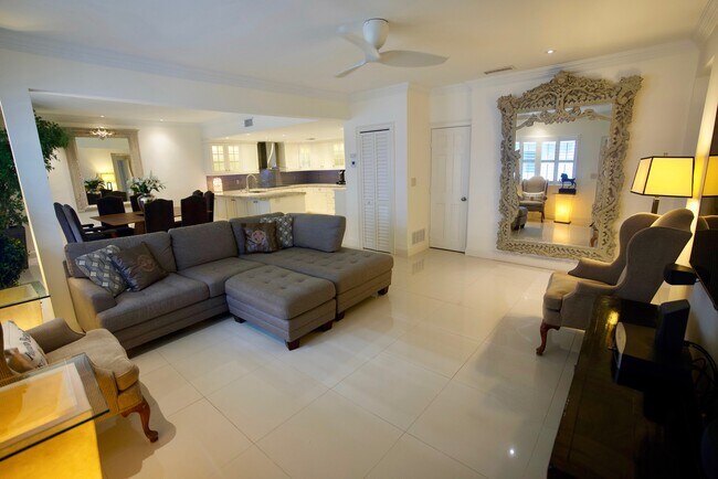 Building Photo - 604 N Ocean Blvd