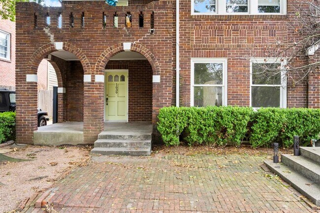 Building Photo - 1639 Castle Ct