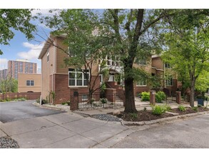Building Photo - 226 Ridgewood Ave