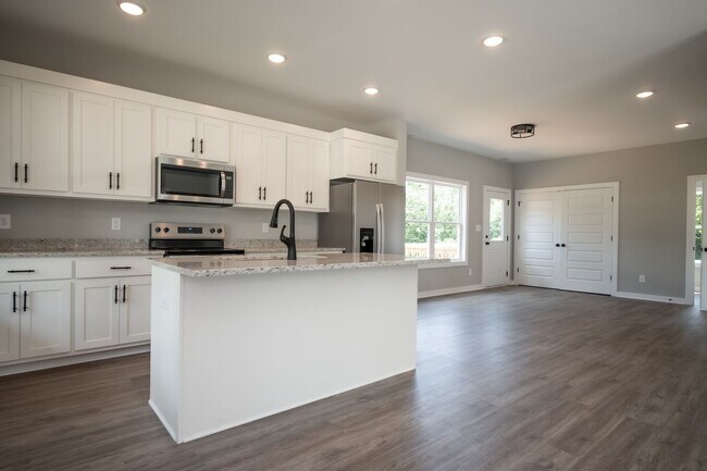 Foto del edificio - 785 Whitehall Rd