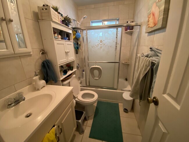 Bathroom - 2366 York St