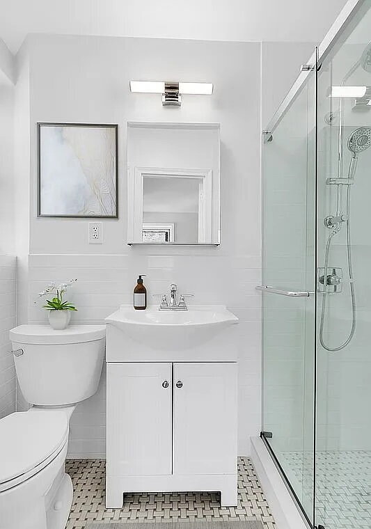 Foto del edificio - Stunning top floor one bedroom with water and bridge views!