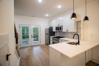 Building Photo - 603 Church St