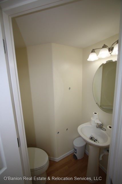 Building Photo - 3 br, 2.5 bath House - 6088 Spruce Meadows...