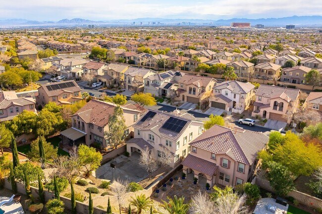 Foto del edificio - Summerlin West Resort Style Home