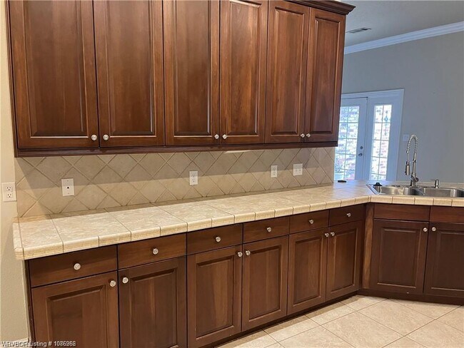 Foto del edificio - 10708 Old Harbor Rd