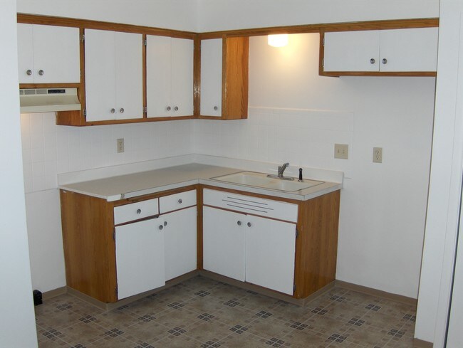 Building Photo - 3024-3050 W Iona Ter