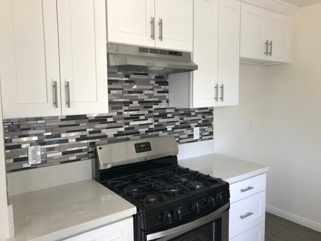 Cocina con placa para salpicaduras de vidrio - 1900 Lincoln Ave