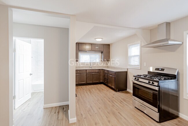 Building Photo - 5312 Langley Ave
