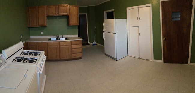 Kitchen - 527 W 46th St