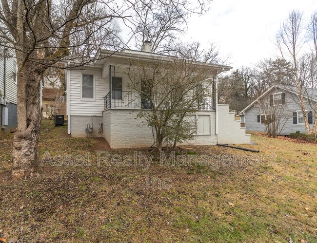 Building Photo - 1701 Lenland Ave