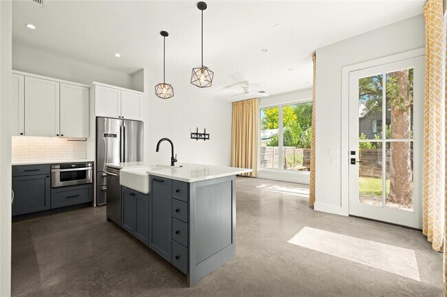 Building Photo - 510 Sacramento Dr