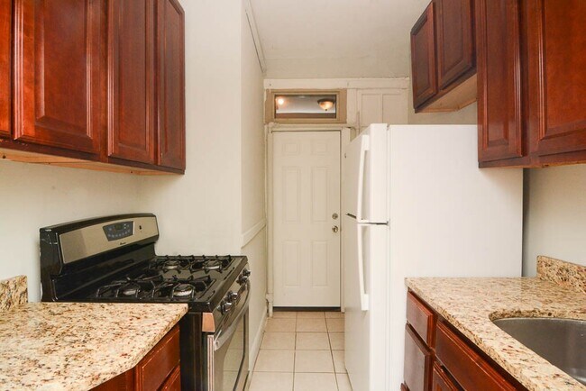 Building Photo - 543 W Surf