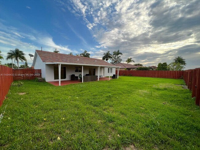 Foto del edificio - 14871 SW 150th St