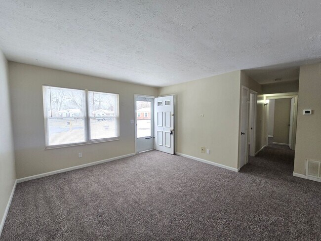 Foto del edificio - Nice, Recently Renovated, 3 Bedrooms, 1 Bath, Brick Ranch Home available Now! Located on a Cul de...