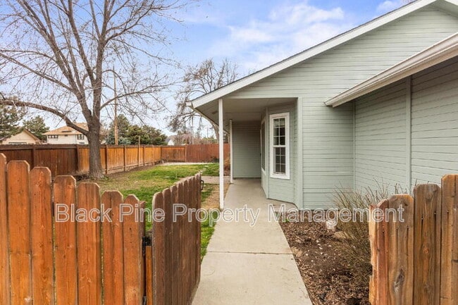 Foto del edificio - 6003 N Waterside Pl