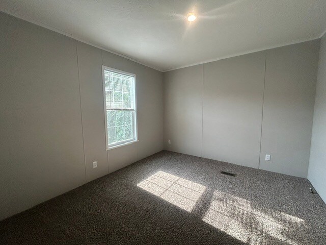 Foto del edificio - 39500 Warren Rd