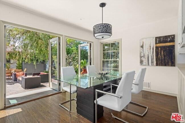 Building Photo - 449 Westbourne Dr